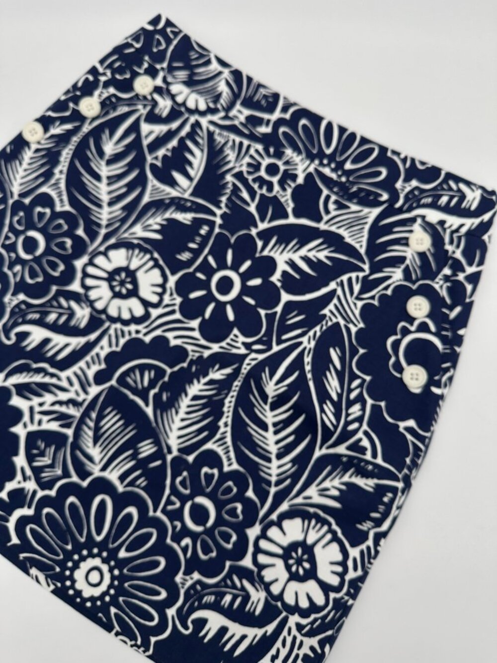 Talbots Women's Floral Side Zip Lined Button Detail Mini Skirt Size 4 Blue/White